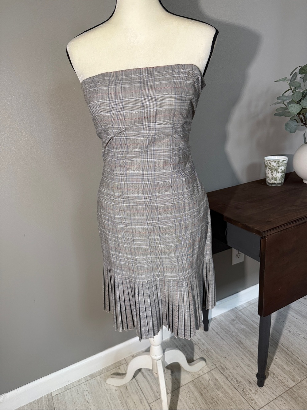 Elie Tahari Strapless Gray Plaid Pleated Hem Dress Size 6 #2554